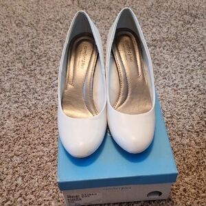 Comfort Plus by Predictions Karmen White Heels